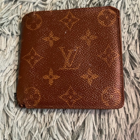 Louis Vuitton Other - GUC Vintage Louis Vuitton Men’s Bilgold Wallet with Coin Pouch